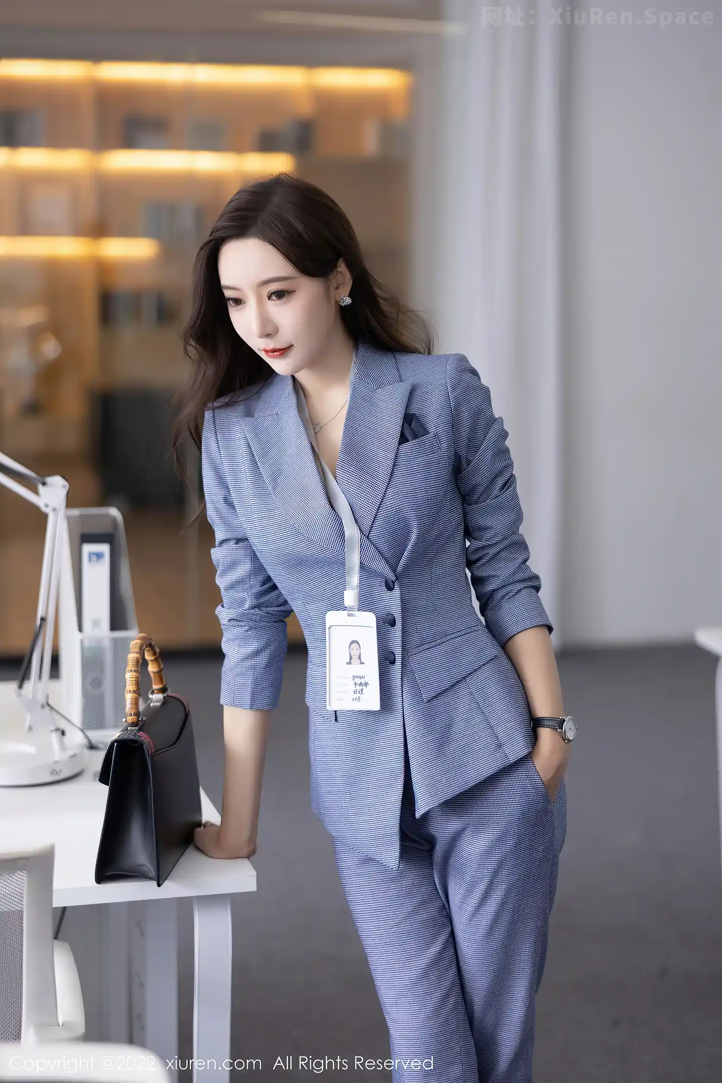 图片[3]-[XiuRen秀人网] VOL.5629 女神王馨瑶yanni私房脱蓝灰职业装露性感黑色内衣丰满诱惑写真82P-秀人网官方网站